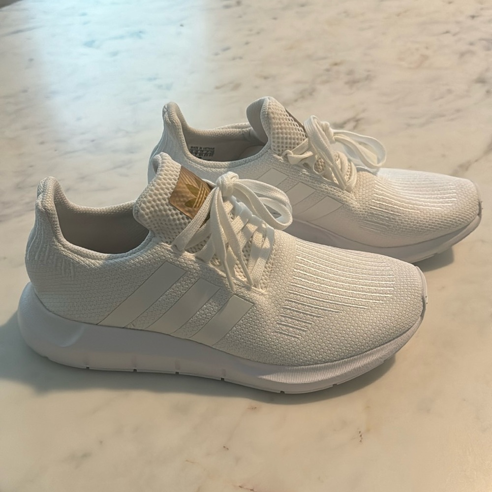 Women's adidas Swift Run 1.0 Shoes size 8.5